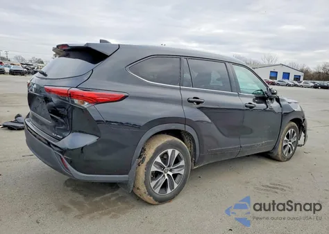 2022 Toyota Highlander Xle z USA, uszkodzony, nr VIN 5TDGZRBH2NS596700